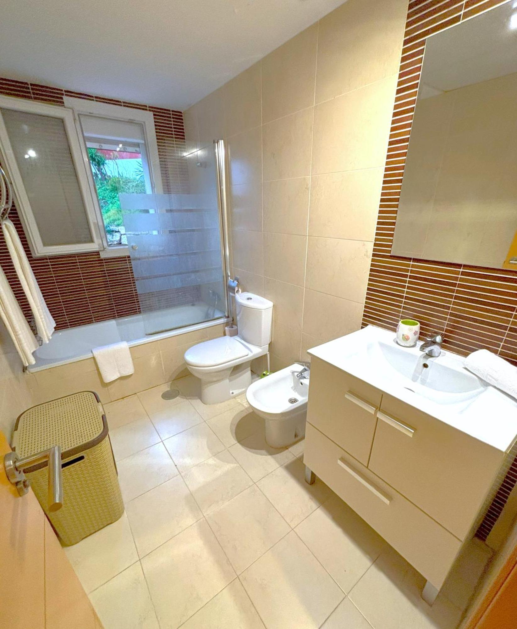 Evans Realty Bs Atico & Garaje & Piscinas & Padel Apartment Benalmadena